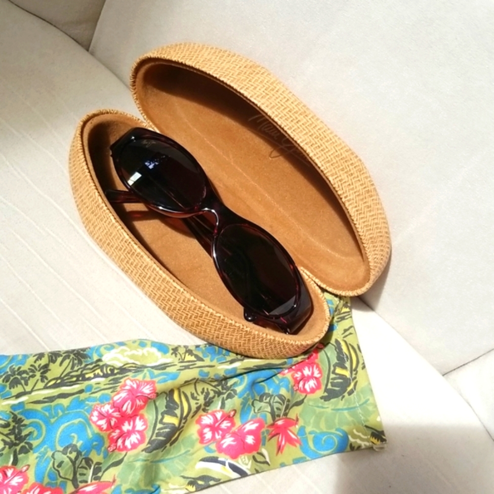 Maui Jim ladies MJ 125-10 sunglasses with hard case.